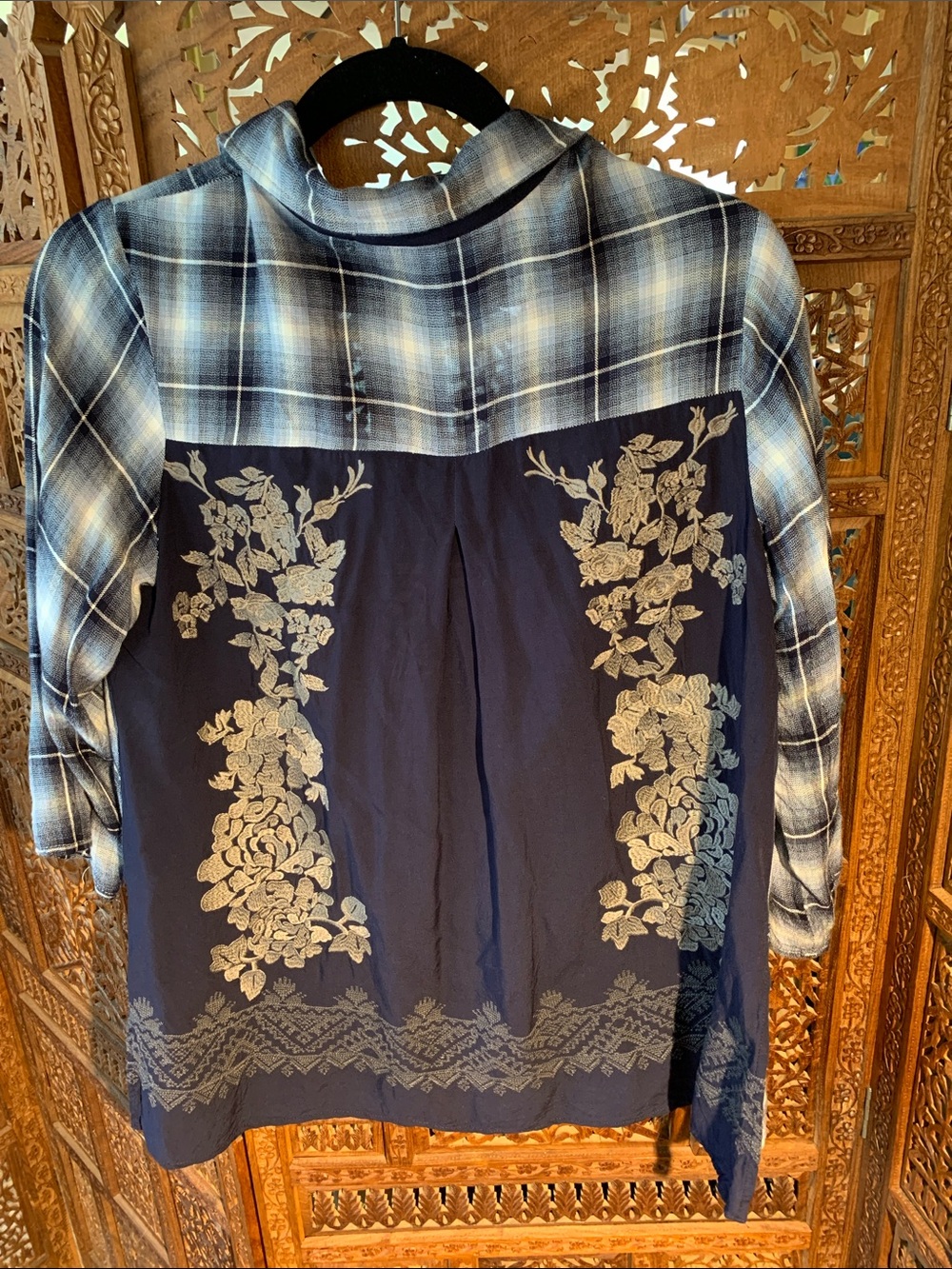 ANDREE BY UNIT Blue Plaid Button-Down Shirt Embroidery on Back